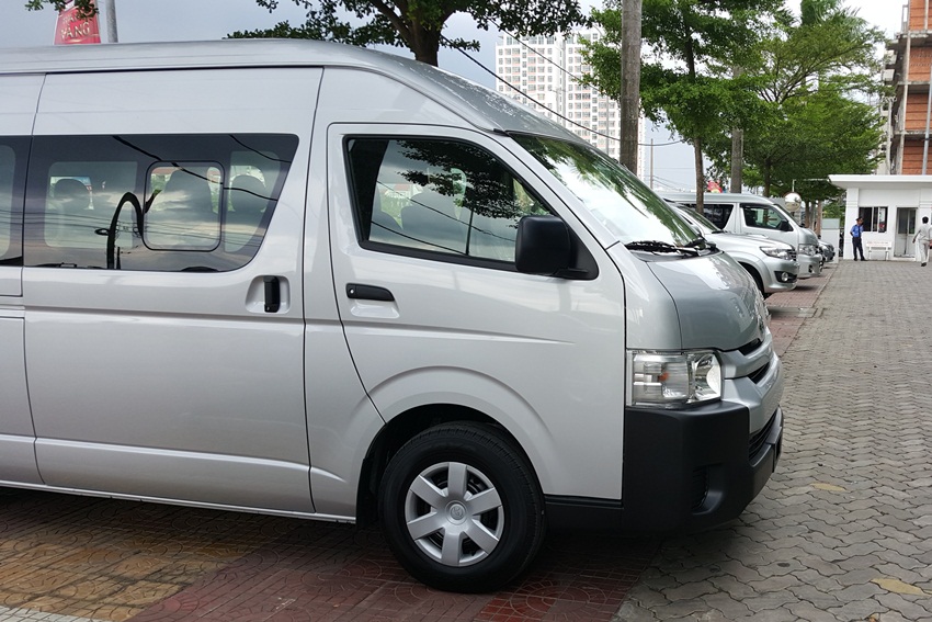 Giá xe Toyota Hiace niêm yết tháng10-2018 Hiace Động cơ dầu	999.000.000 VNĐ