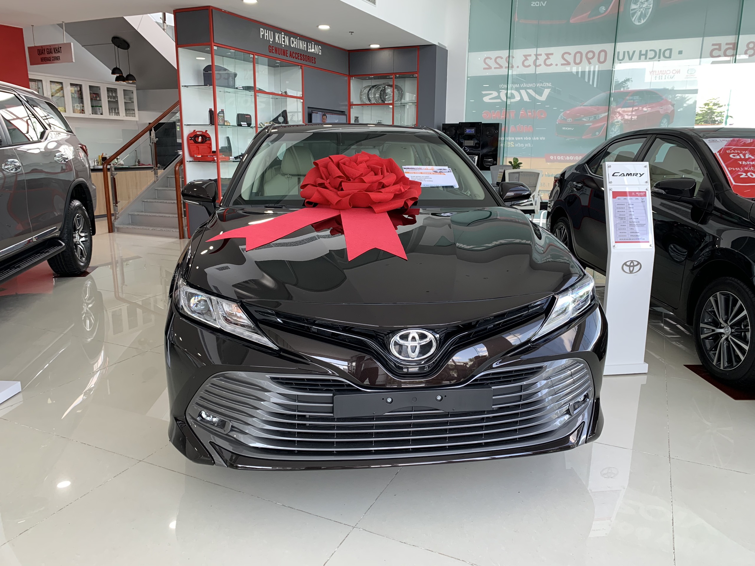 TOYOTA CAMRY 2.5Q MÀU ĐEN GIAO NGAY TẠI TOYOTA BÌNH TÂN