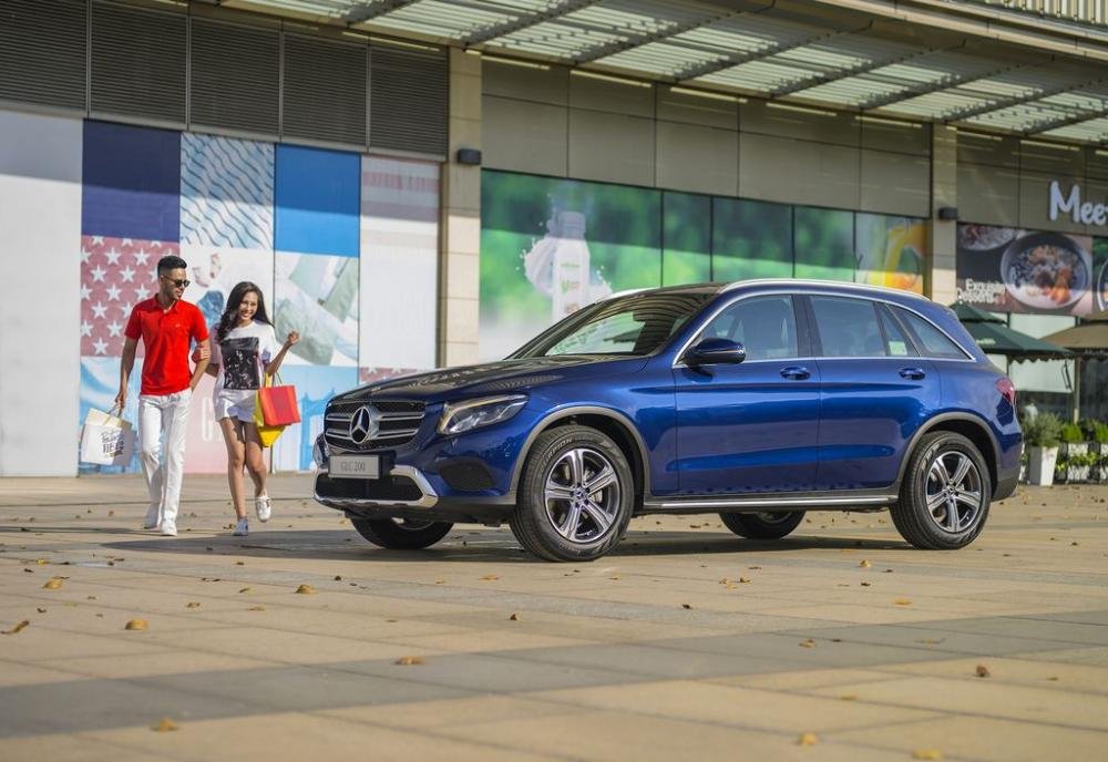 Mercedes-Benz GLC 200 là mẫu ô tô mới nhất gia nhập thị trường Việt Nam trong năm 2018 với mức giá niêm yết là 1,684 tỷ đồng, vậy còn giá lăn bánh xe sẽ là bao nhiêu?