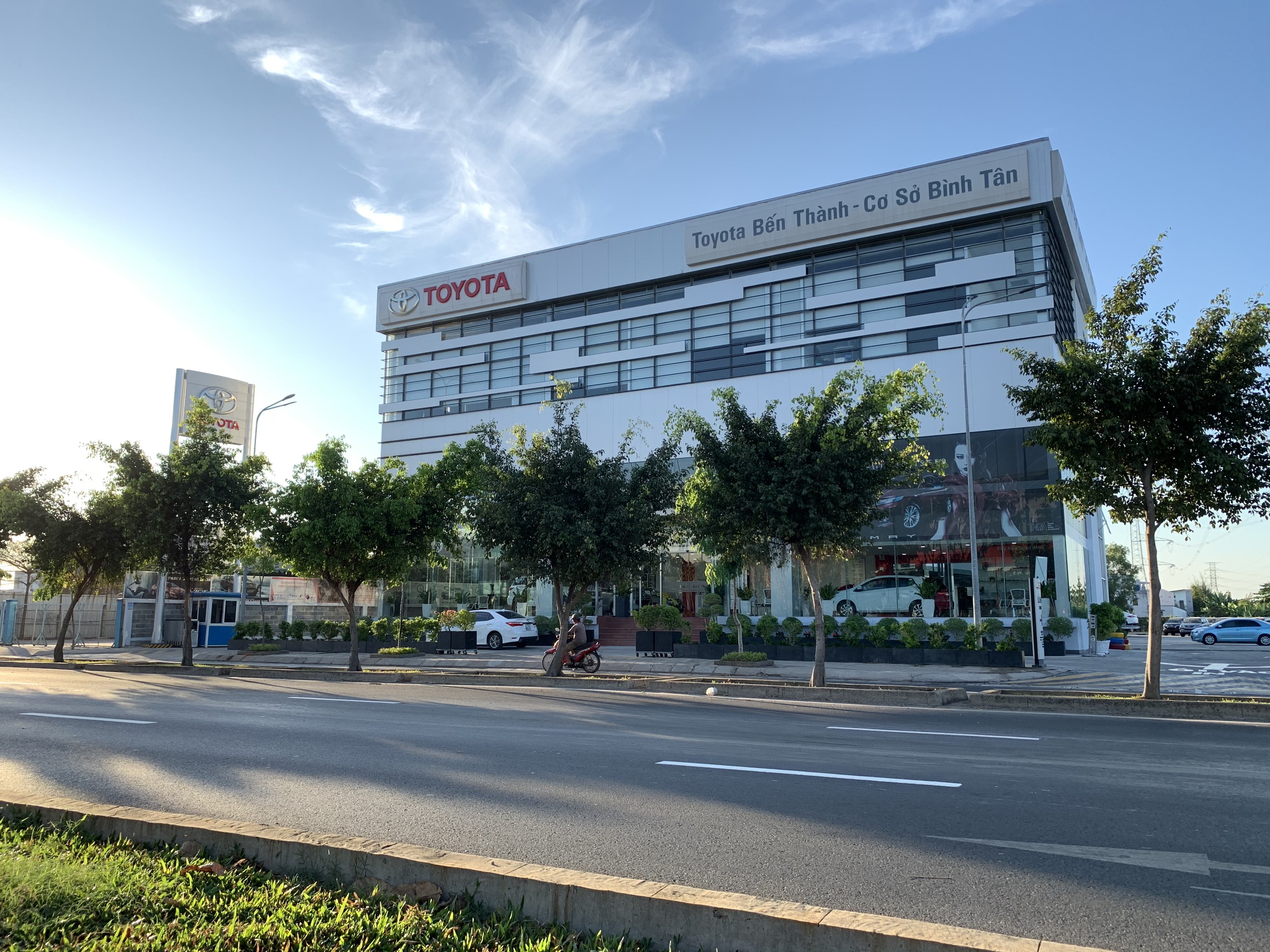 Toyota Bến Thành Cơ Sở Bình Tân 0908.058.717 tọa lạc tại 2078 Võ Văn Kiệt , Bình Tân TPHCM